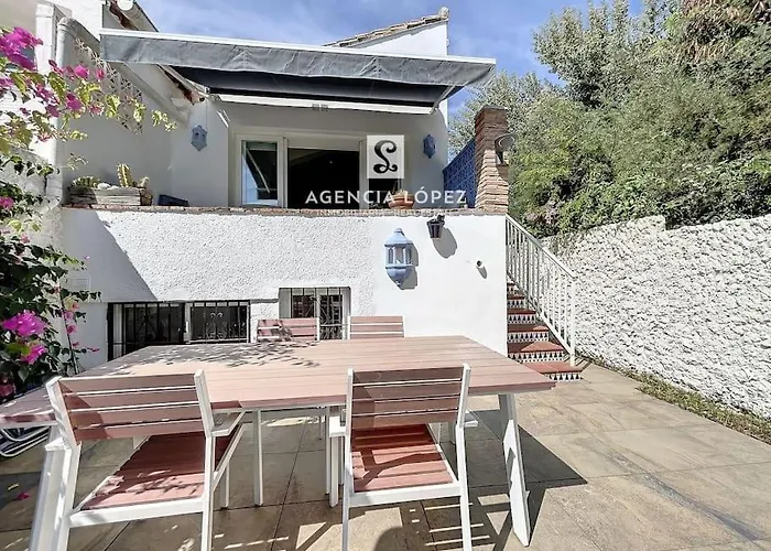 펜션 Alo By The Sea 에스테포나